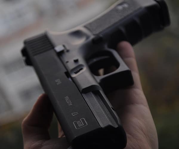 הגנה עצמית לפי החוק בישראל: מתי מותר להשתמש בכוח